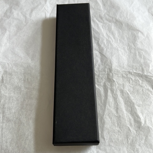 Platinum and Diamond Pendant Necklace - Picture 10 of 10